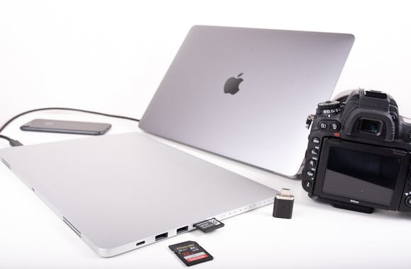 MacBook için Powerbank: Line Dock Battery Storage!