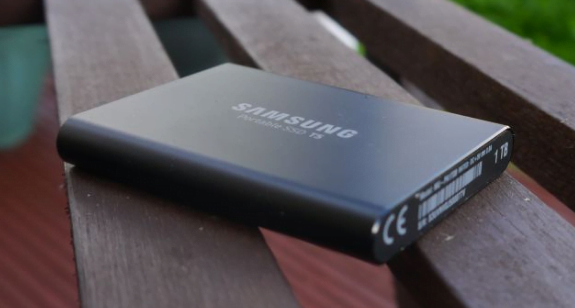 port ön - Samsung Portable SSD T5 İncelemesi