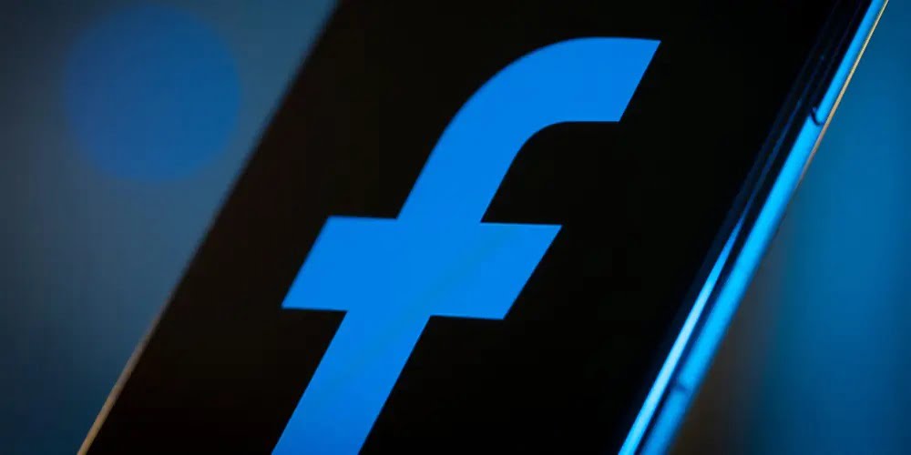 Facebook Sizi Dinliyor mu kapak - Facebook Sizi Dinliyor mu?