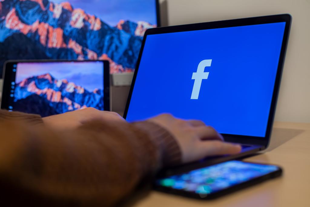 facebook kazancini acikladi kapak - Facebook, reklamlardan kazanmış olduğu miktarı açıkladı