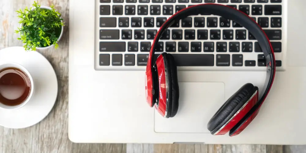 Bir Bluetooth Kulakligi Mac Bilgisayara Baglama kapak - Bir Bluetooth Kulaklığı Mac Bilgisayara Bağlama