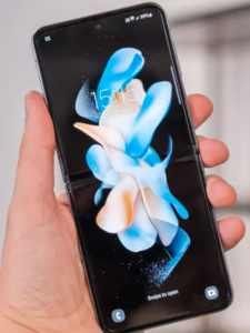 Galaxy Z Flip 4 ekran görüntüsünü alma