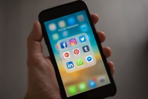 Cin Merkezli Sosyal Medya Uygulamalari