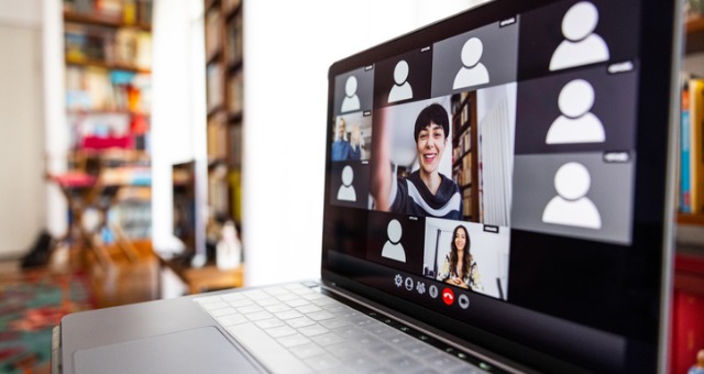 Laptop kamerasının çalışmamasının uzaktan eğitimdeki etkisini temsil eden bir görsel.