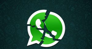 Telefon ekranında Whatsapp logosu ve bir hata mesajı.