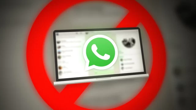 Whatsapp Kapanma Sorunu Telefon ekranında Whatsapp logosu ve bir hata mesajı.