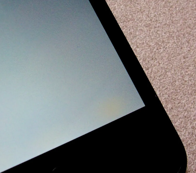 Telefon Ekranında Sarı Leke Nasıl Giderilir