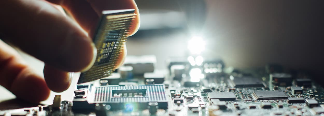 Bilgisayar Geç Açılma Sorunu Bilgisayar donanım bileşenlerini gösteren bir ekran görüntüsü veya donanım yükseltme işlemini anlatan bir şematik diyagram