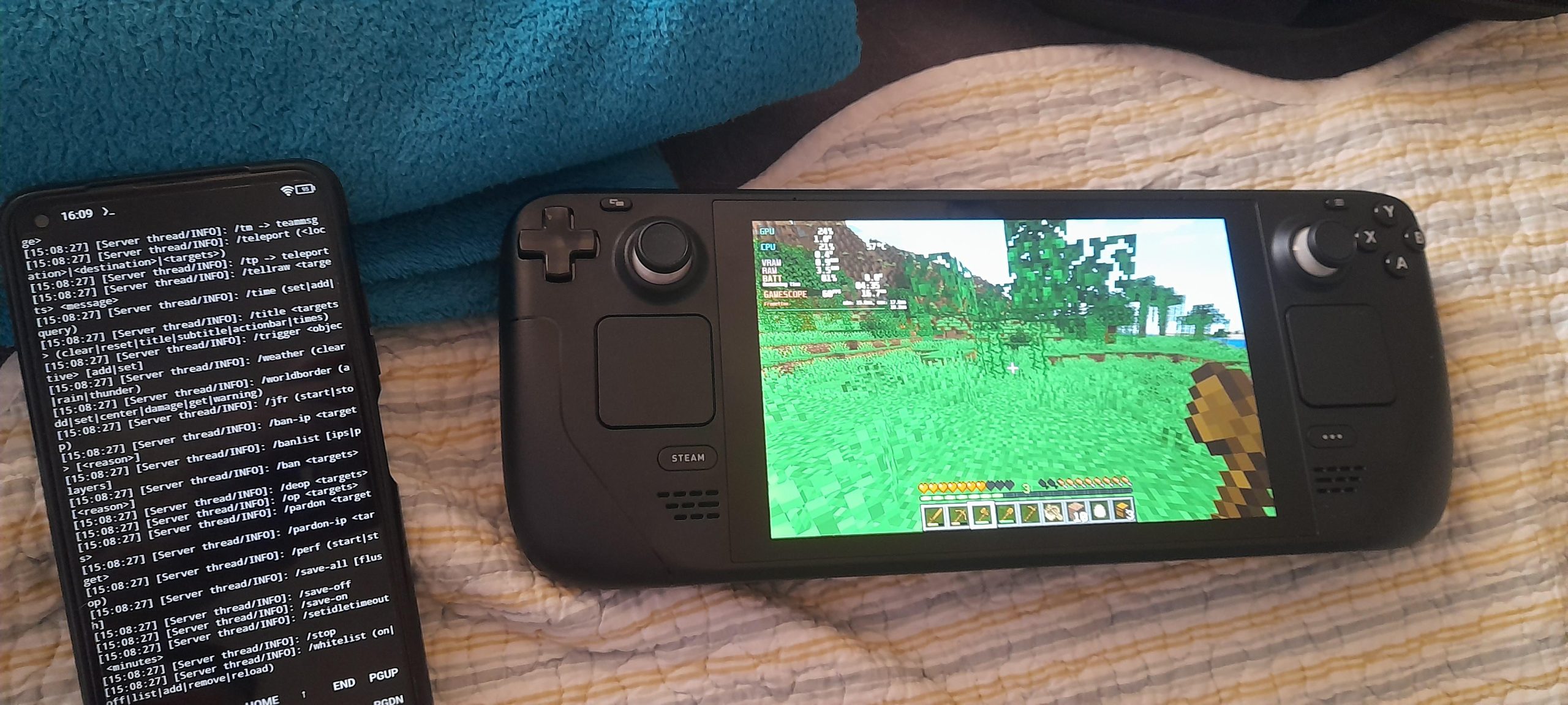 Android cihazda Minecraft sunucusunun kurulduğu bir görsel.