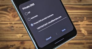 Android telefonlarda DNS değiştirme adımlarını gösteren bir görsel.