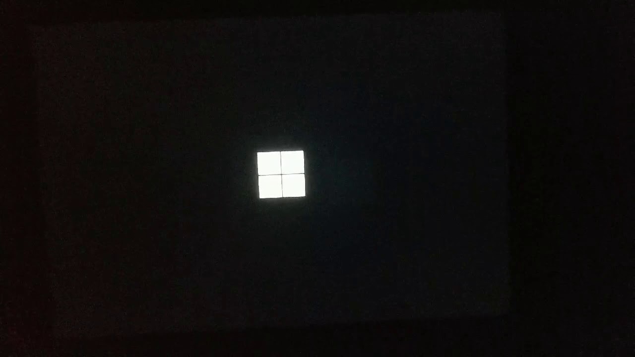 Windows logosunun yukarı kayma sorununu gösteren bir bilgisayar ekran görüntüsü.