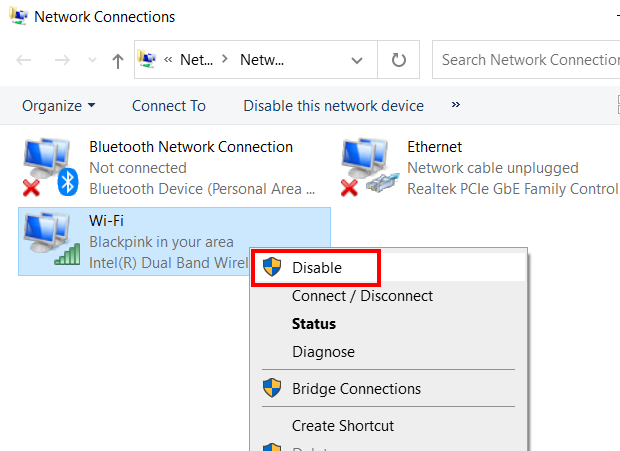 Bir kullanıcı, dizüstü bilgisayarında Wi-Fi sürücüsünü güncelleme işlemi yapıyor.