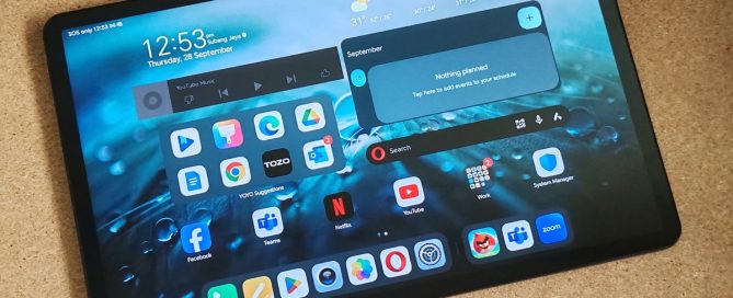Honor Pad X9 Işık Sızması Gözüküyor Sorunu Honor Pad X9 tabletin ekranında görülen ışık sızmasını gösteren bir yakın plan fotoğrafı.
