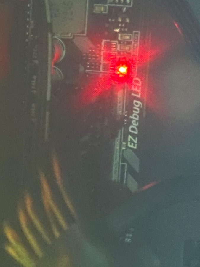 Anakartın kırmızı ışığının yanması durumunda izlenmesi gereken adımların görseli. Bu görsel, sorunu gidermek için yapılması gereken temel kontrolleri ve çözümleri sunmaktadır.