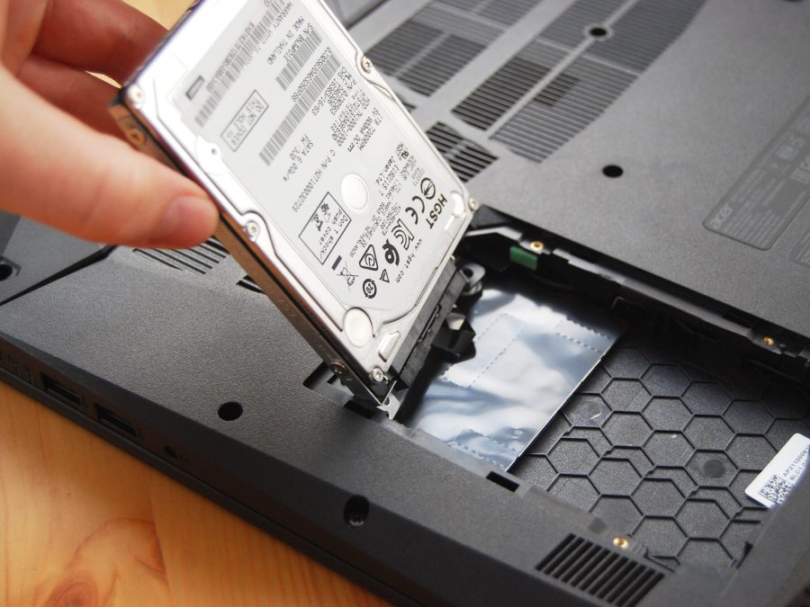 Bozulan bilgisayar SSD’sindeki verilere nasıl erişileceğini gösteren görsel.