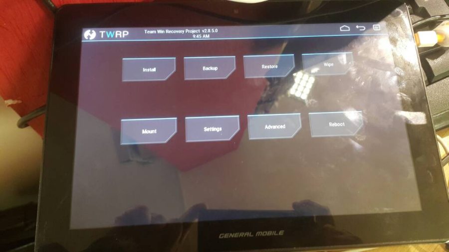 E-tab 4 tabletine TWRP kullanarak ROM yükleme adımlarını anlatan bir görsel.