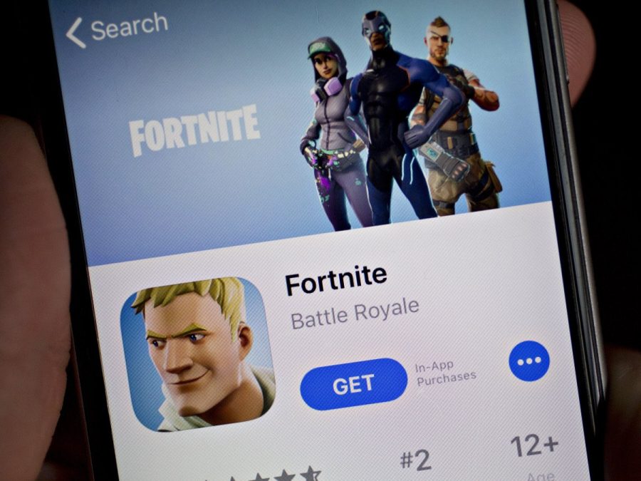 Fortnite iOS'a Nasıl İndirilir Fortnite'ın iOS platformuna geri dönüşü için olası senaryoları ve bu süreçte yaşanan gelişmeleri gösteren bir infografik.