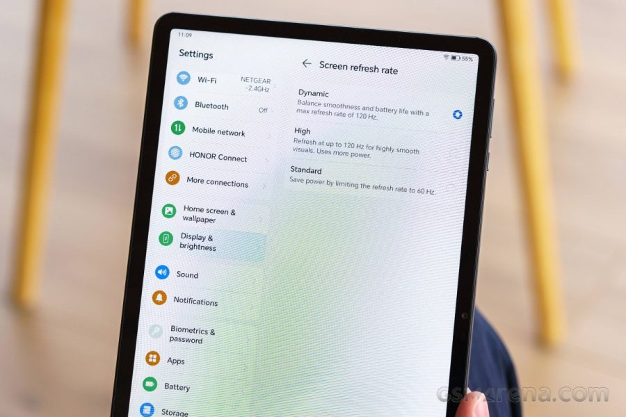 Honor Pad X9 Işık Sızması Gözüküyor Sorunu Honor Pad X9 tabletin ekranında ışık sızması (backlight bleeding) sorununu gösteren bir görsel.