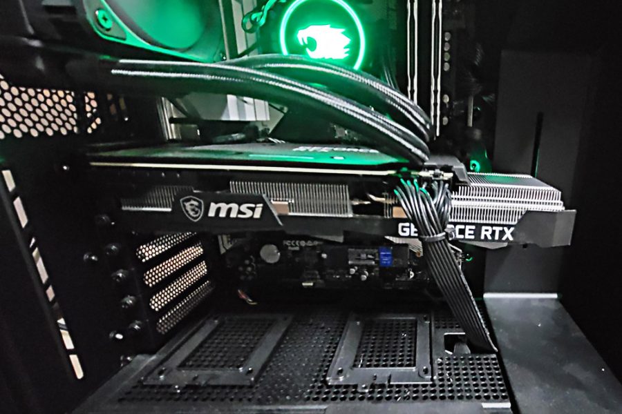 GPU Kendi Kendine Kapanıyor Sorunu Bir bilgisayar ekranında, GPU'nun aşırı ısınmasını engellemek için soğutma sistemi ve güncel sürücülerin kullanılması gerektiğini belirten bir grafik.