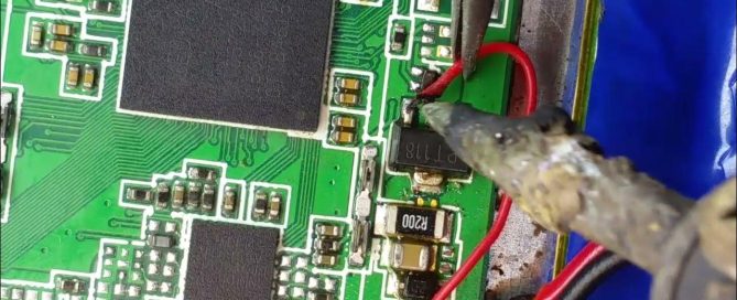 Tablet şarjının şarj olmaması veya geç dolması gibi sorunları gösteren bir görsel.