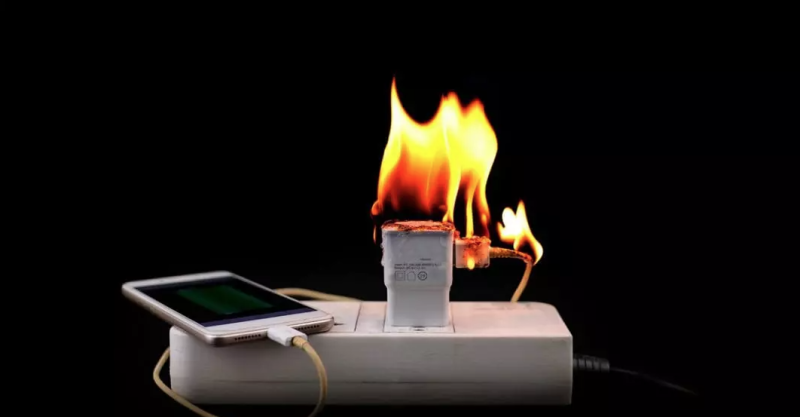 Telefon Şarj Aleti Isınması Normal mi, Tehlike mi? Telefon Şarj Aleti Isınması Normal mi, Tehlike mi?